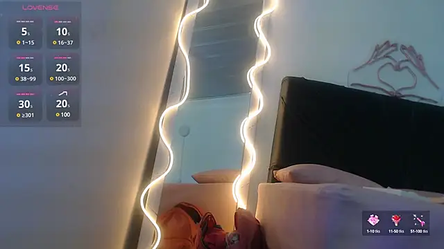 Snapshot of Laylafoxy_tay chatting on February 14, 2025, 3:54 am Laylafoxy tay online show from February 14, 2025, 3:54 am