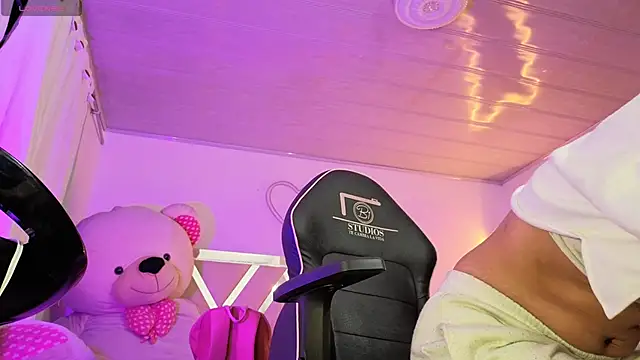 Snapshot of Laylafoxy_tay chatting on September 24, 2025, 3:10 am Laylafoxy tay online show from September 24, 2025, 3:10 am