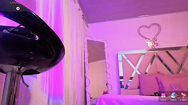 Snapshot of Laylafoxy_tay chatting on October 14, 2025, 3:18 am Laylafoxy tay online show from October 14, 2025, 3:18 am