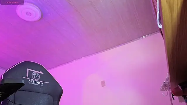 Snapshot of Laylafoxy_tay chatting on October 15, 2025, 4:12 am Laylafoxy tay online show from October 15, 2025, 4:12 am