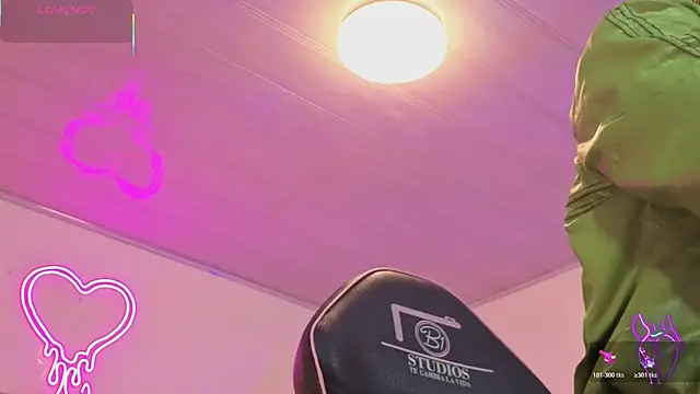 Snapshot of Laylafoxy_tay chatting on November 14, 2025, 3:16 am Laylafoxy tay online show from November 14, 2025, 3:16 am