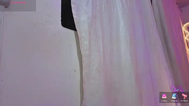 Snapshot of Laylafoxy_tay chatting on November 24, 2025, 3:28 am Laylafoxy tay online show from November 24, 2025, 3:28 am