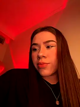 Im Valen Cute online show from December 4, 2025, 4:22 am