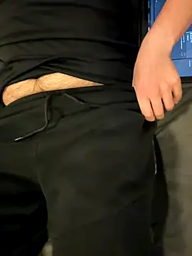 Snapshot of Dan8736 chatting on November 6, 2025, 9:37 pm Dan8736 online show from November 6, 2025, 9:37 pm