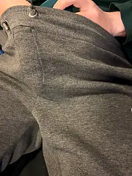 Snapshot of Dan8736 chatting on November 21, 2025, 10:14 am Dan8736 online show from November 21, 2025, 10:14 am