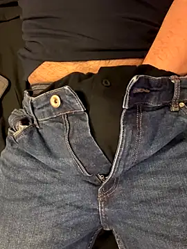 Snapshot of Dan8736 chatting on November 27, 2025, 8:22 pm Dan8736 online show from November 27, 2025, 8:22 pm