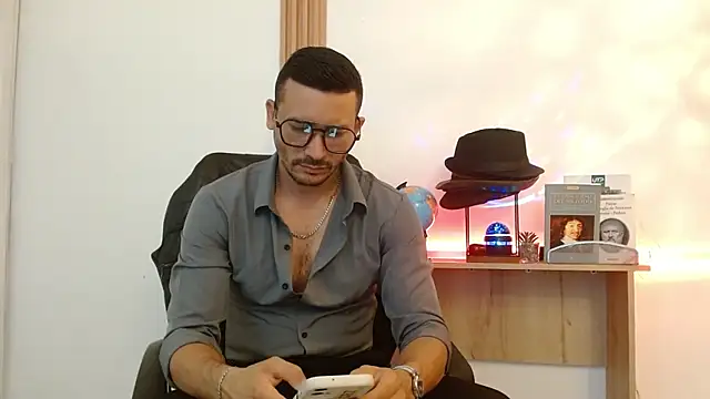 Reiko 85  online show from November 8, 2025, 7:45 pm