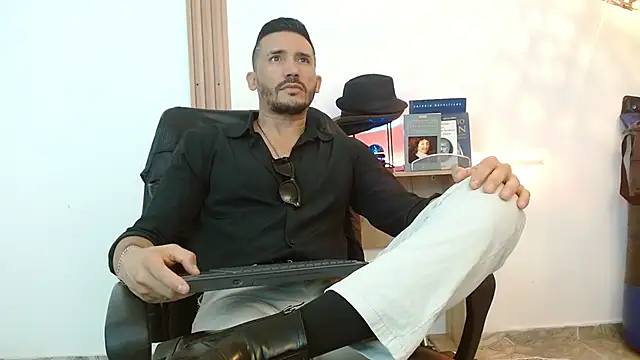 Reiko 85  online show from November 24, 2025, 3:01 pm