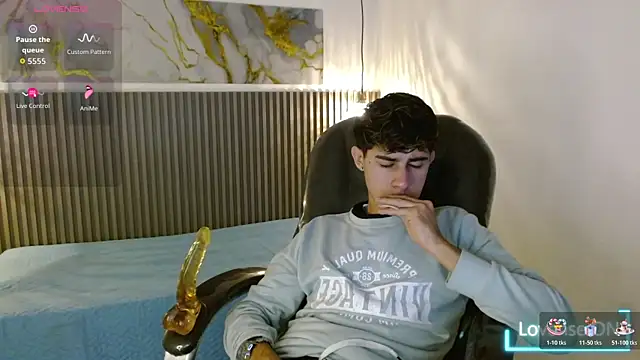 Dyla n18 online show from November 13, 2025, 8:08 pm