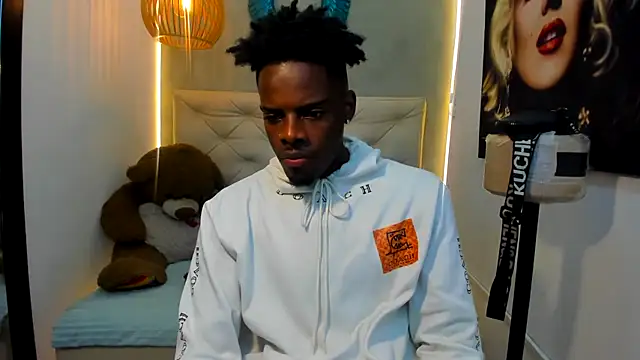 Snapshot of royce_ebony chatting on February 4, 2026, 2:50 am royce ebony online show from February 4, 2026, 2:50 am