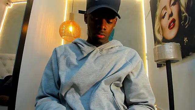 Snapshot of royce_ebony chatting on February 27, 2026, 2:33 am royce ebony online show from February 27, 2026, 2:33 am