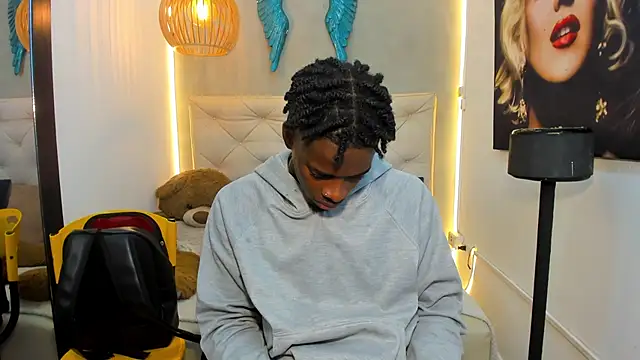 Snapshot of royce_ebony chatting on March 12, 2026, 3:01 am royce ebony online show from March 12, 2026, 3:01 am