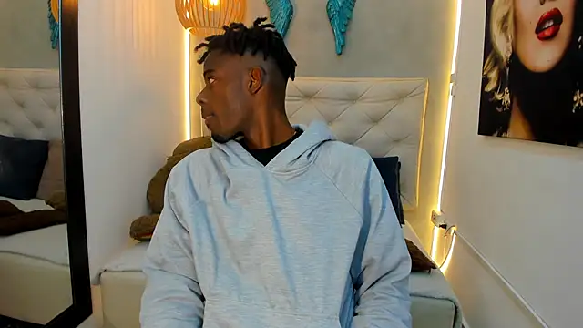 Snapshot of royce_ebony chatting on March 17, 2026, 2:16 am royce ebony online show from March 17, 2026, 2:16 am