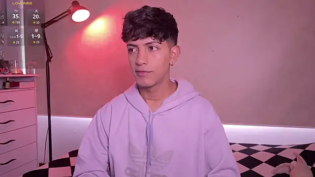 teobowny  online show from September 26, 2025, 1:37 pm