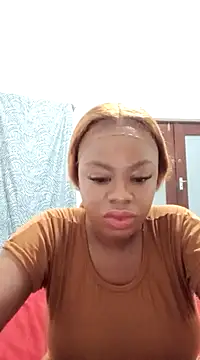 Snapshot of Luciouslips00 chatting on January 22, 2025, 5:28 pm Luciouslips00 online show from January 22, 2025, 5:28 pm