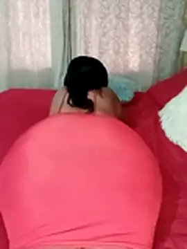 Snapshot of Luciouslips00 chatting on October 15, 2025, 11:43 am Luciouslips00 online show from October 15, 2025, 11:43 am