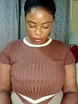 Snapshot of Luciouslips00 chatting on November 17, 2025, 3:51 pm Luciouslips00 online show from November 17, 2025, 3:51 pm