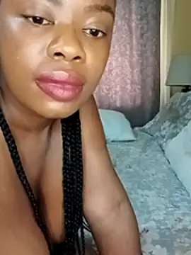 Snapshot of Luciouslips00 chatting on November 28, 2025, 10:18 am Luciouslips00 online show from November 28, 2025, 10:18 am