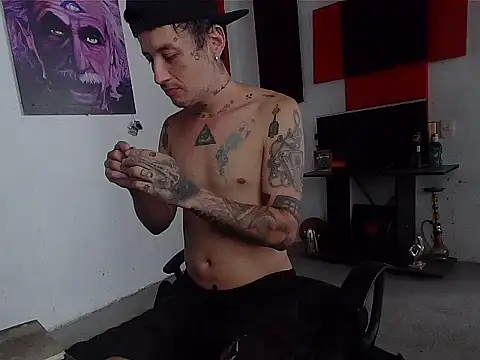 patrik tattoo  online show from May 4, 2026, 9:22 pm