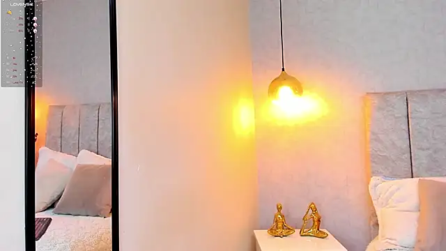 tutu milf online show from February 4, 2025, 7:11 pm