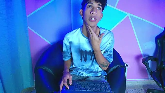 Snapshot of hares_mds chatting on December 5, 2025, 1:42 pm hares mds online show from December 5, 2025, 1:42 pm