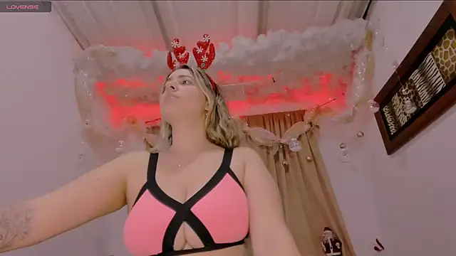 Snapshot of Lauu_G chatting on December 9, 2024, 4:01 am Lauu G online show from December 9, 2024, 4:01 am