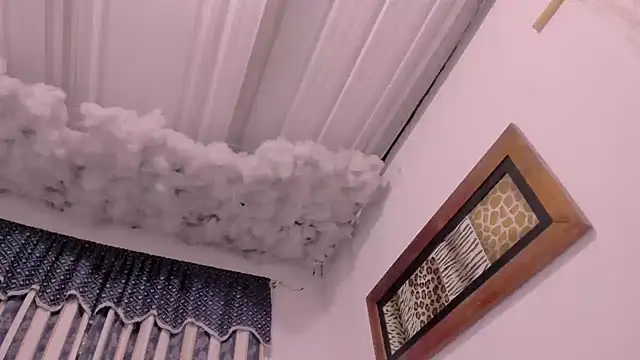 Snapshot of Lauu_G chatting on September 24, 2025, 10:18 am Lauu G online show from September 24, 2025, 10:18 am