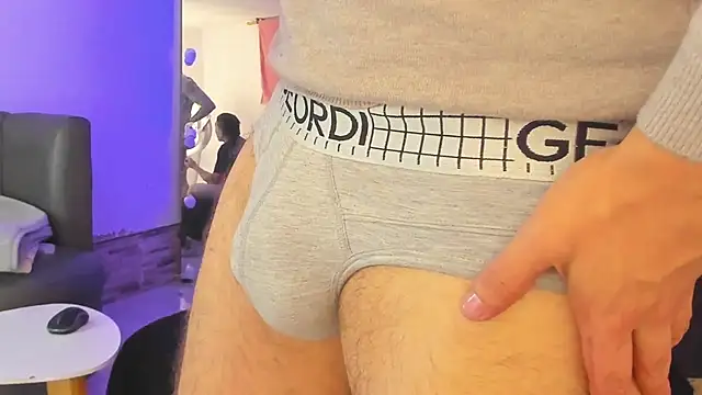 Snapshot of _tatho_perovich_ chatting on December 24, 2024, 6:44 am tatho perovich online show from December 24, 2024, 6:44 am