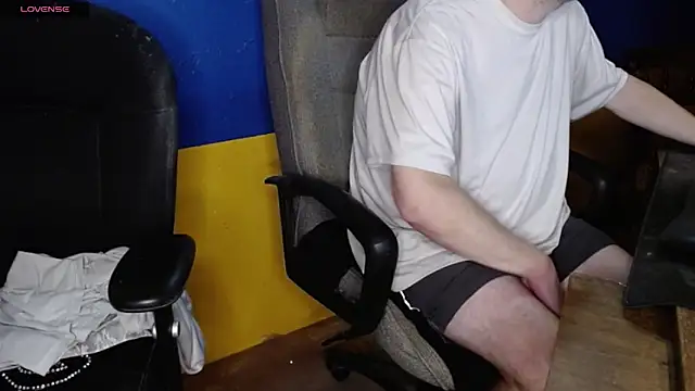 shyhuskyguy online show from December 5, 2025, 5:05 am