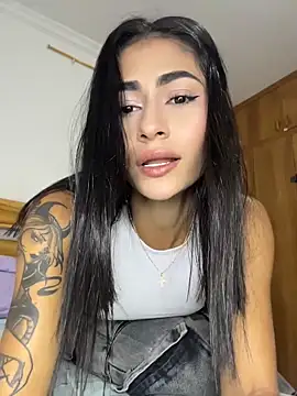 emilie xx  online show from May 4, 2026, 3:35 am