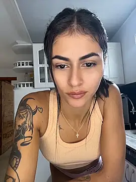 emilie xx  online show from May 4, 2026, 3:41 pm