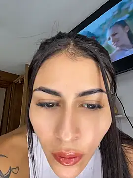 emilie xx  online show from May 20, 2026, 3:18 pm
