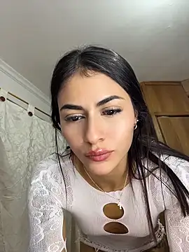 emilie xx  online show from May 30, 2026, 4:42 am