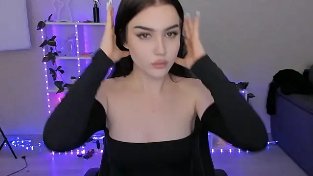 Melanie N online show from December 3, 2024, 2:27 pm