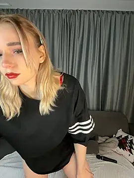 Eva Millss online show from December 13, 2024, 4:49 pm