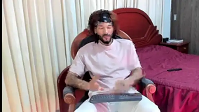 Snapshot of KarlMarley1 chatting on December 23, 2025, 6:00 am KarlMarley1 online show from December 23, 2025, 6:00 am