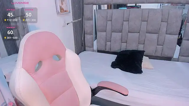 Snapshot of zulyjones chatting on April 6, 2026, 1:01 pm zulyjones online show from April 6, 2026, 1:01 pm