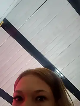 Snapshot of carolanyi chatting on January 15, 2026, 4:22 pm carolanyi online show from January 15, 2026, 4:22 pm