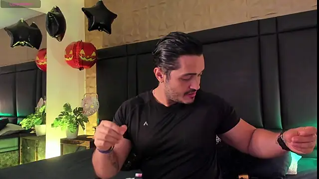 JossAckland online show from October 12, 2025, 7:46 pm