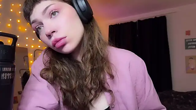 Snapshot of PaulaPratt chatting on December 2, 2024, 5:59 am PaulaPratt online show from December 2, 2024, 5:59 am