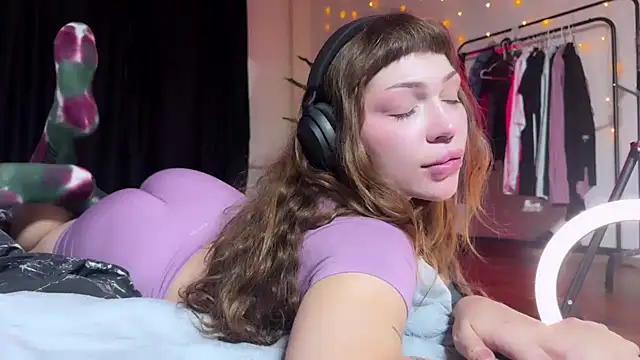 Snapshot of PaulaPratt chatting on December 7, 2024, 3:52 pm PaulaPratt online show from December 7, 2024, 3:52 pm