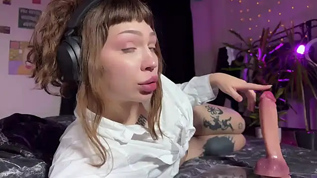 Snapshot of PaulaPratt chatting on December 13, 2024, 9:46 am PaulaPratt online show from December 13, 2024, 9:46 am