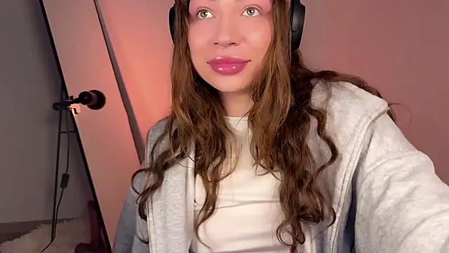 Snapshot of PaulaPratt chatting on March 19, 2025, 7:07 am PaulaPratt online show from March 19, 2025, 7:07 am