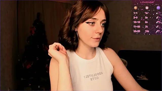 Snapshot of Emmi_Flowers chatting on December 8, 2024, 10:08 am Emmi Flowers online show from December 8, 2024, 10:08 am