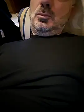 Snapshot of 1talianBeutifulCock chatting on December 5, 2025, 1:31 pm 1talianBeutifulCock online show from December 5, 2025, 1:31 pm