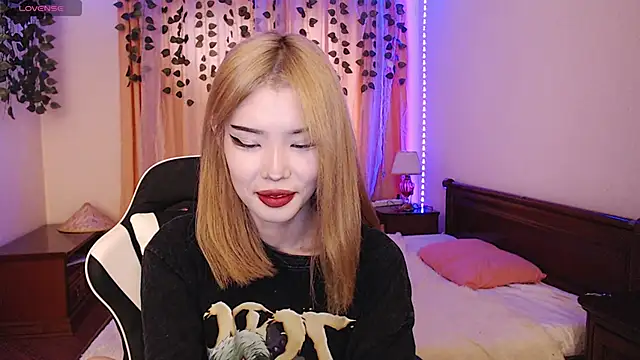 Snapshot of Velvetsky_1 chatting on January 19, 2025, 11:12 am Velvetsky 1 online show from January 19, 2025, 11:12 am