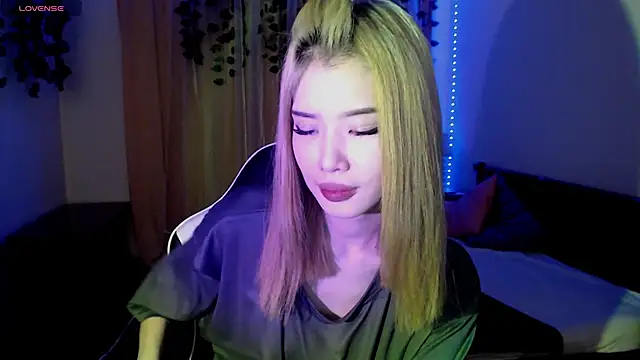 Snapshot of Velvetsky_1 chatting on February 3, 2025, 2:13 pm Velvetsky 1 online show from February 3, 2025, 2:13 pm