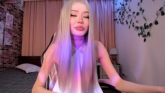 Snapshot of Velvetsky_1 chatting on December 17, 2025, 6:25 pm Velvetsky 1 online show from December 17, 2025, 6:25 pm