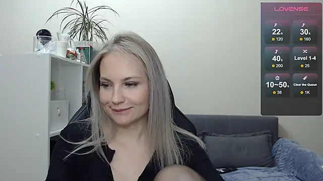 Sunny bunny6 online show from January 28, 2025, 7:00 pm