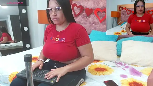 Snapshot of vennuss_89 chatting on March 4, 2025, 10:46 am vennuss 89 online show from March 4, 2025, 10:46 am